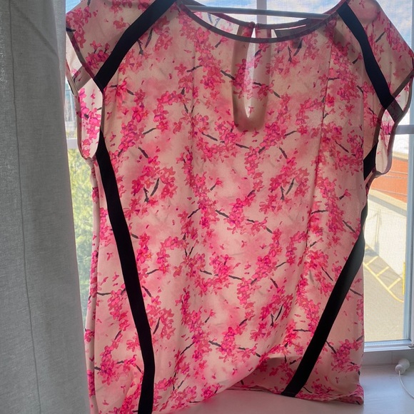 Womens Banana Republic blouse - Picture 2 of 4